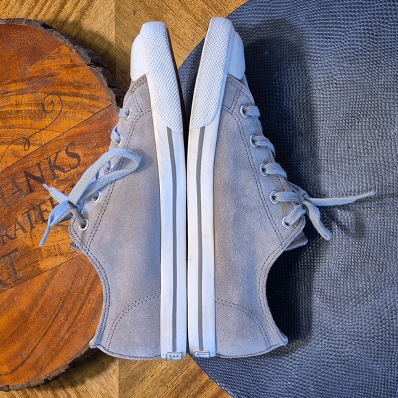 Lacoste Womens Gray Suede Sneakers sz. 7.5 (#1002A) EC. - Picture 9 of 16